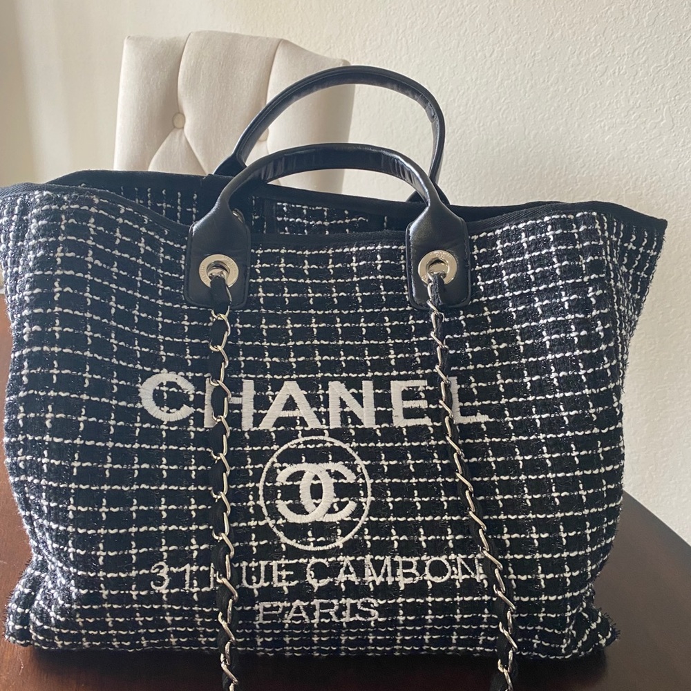 Luxury hand bag tote!